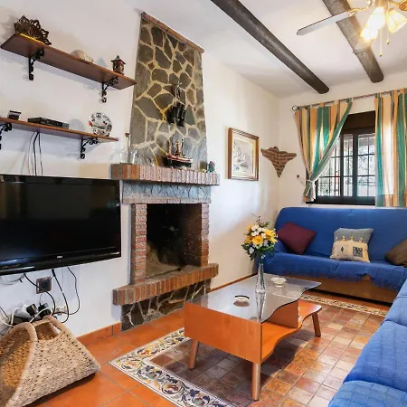 Tranquil In With Private Swimming Pool Holiday home *